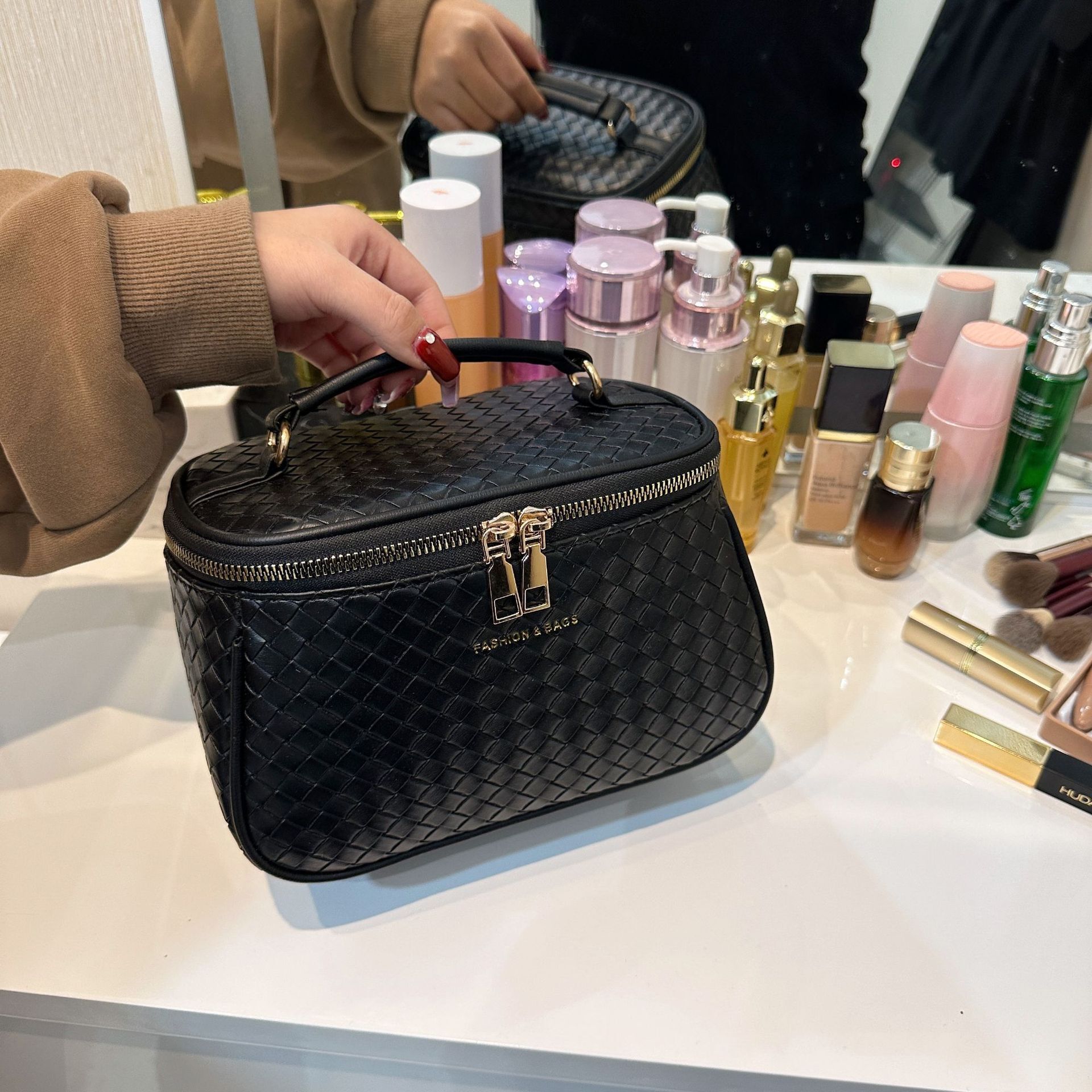 Luxury Brand Designer Bag Internet Celebrity New Style Woven Makeup Bag Travel Portable Multifunctional High-End Large Capacity Cosmetic Organizer Bag