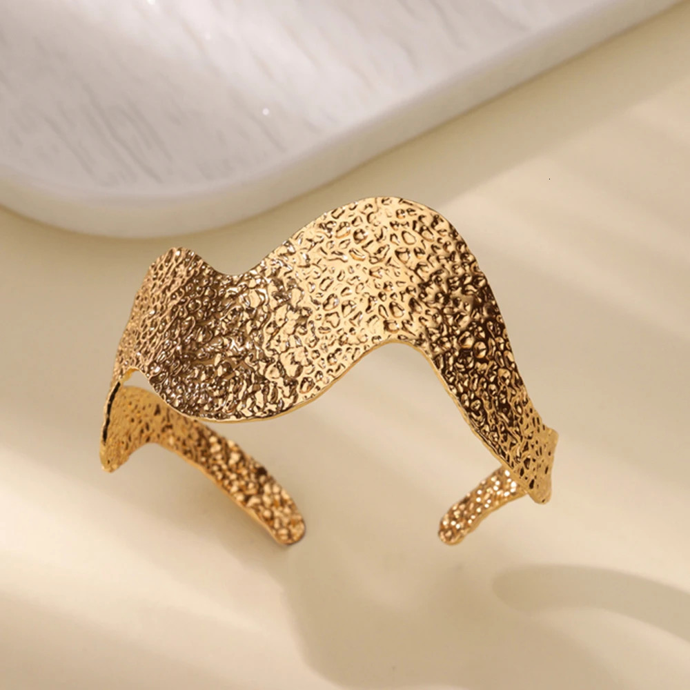 Minimalist Texture Bending Bangle For Women Stainless Steel Geometric Bangle Fashion Wedding Engagement Jewelry 251014