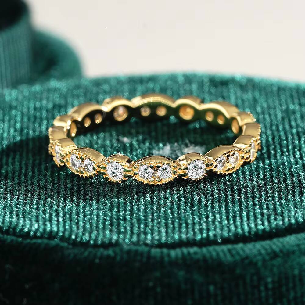 Trendy S925 Sterling Silver Moissanite Diamond Ring Gold Plated Eternity Moissanite Ring for Womens Party Gift Jewelry