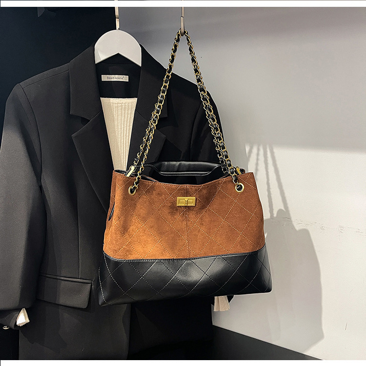 Luxury Brand Designer Bag Style Suede Chain Commuter Tote Bag For Women 2025 New Large Capacity Niche Single Shoulder Crossbody Bag