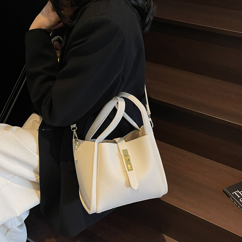 Luxury Brand Designer Bag Lychee Pattern Small Bag For Women 2025 New Fashion Trendy Casual Versatile Shoulder Bag Commuter Crossbody Bucket Bag