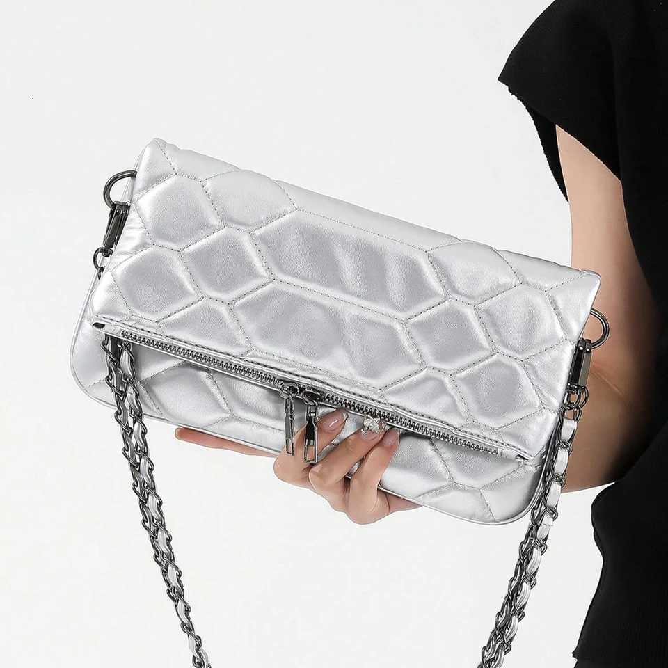 Classic fashion chain shoulder bag simple and versatile elegant messenger bag suitable for work commuting and shopping Z251018