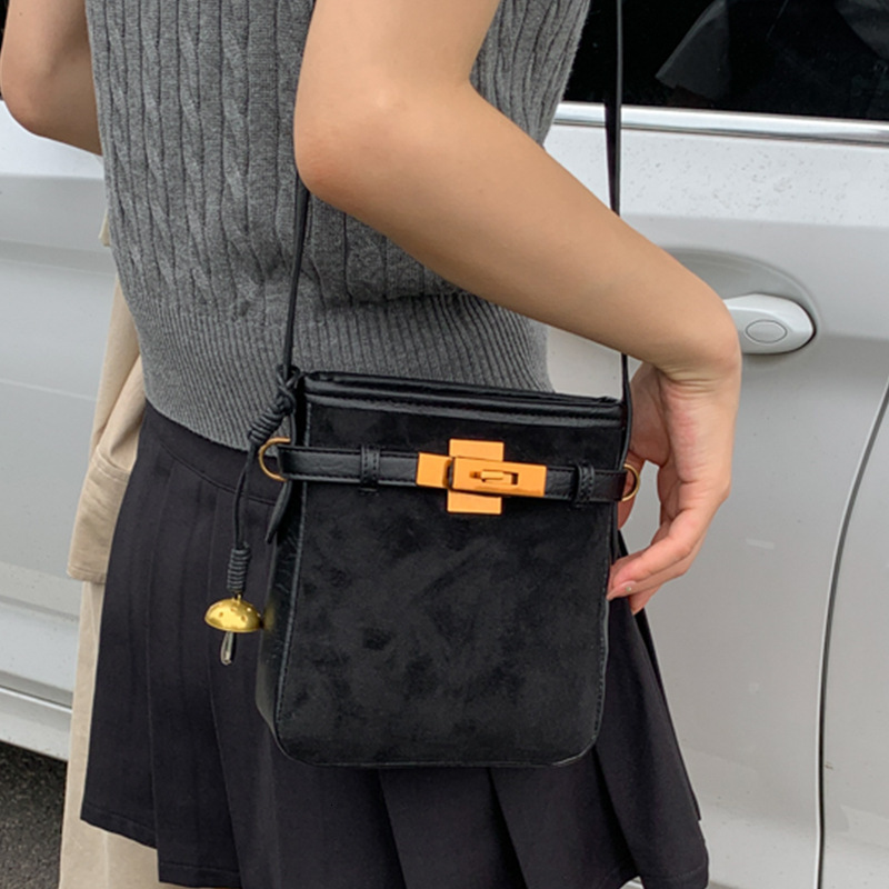 Luxury Brand Designer Bag Niche Design Phone Bag For Women 2025 New Fashion Casual Crossbody Bag Stylish Commuter Shoulder Bag