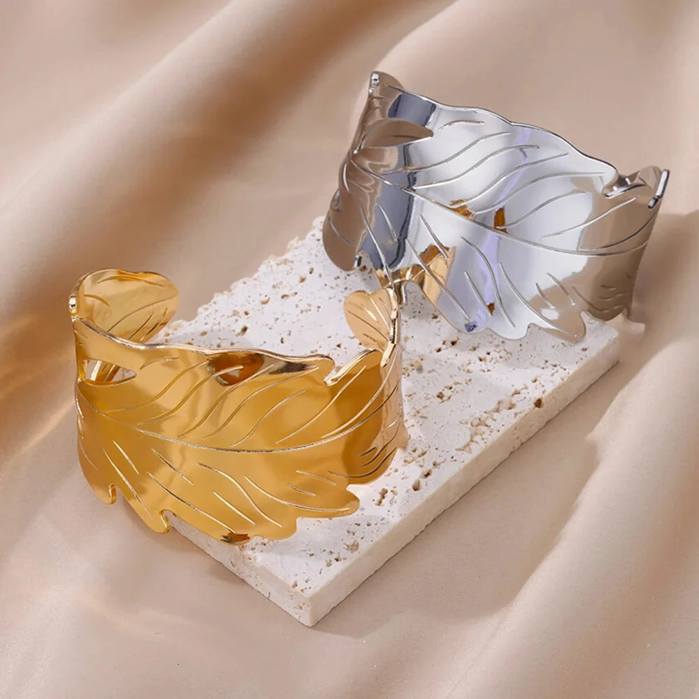 Classic Gold Color Wrinkle Texture Bangle Bracelet For Women Exquisite Cuff Bracelet Stainless Steel Hand Ornament Punk Jewelry 251014