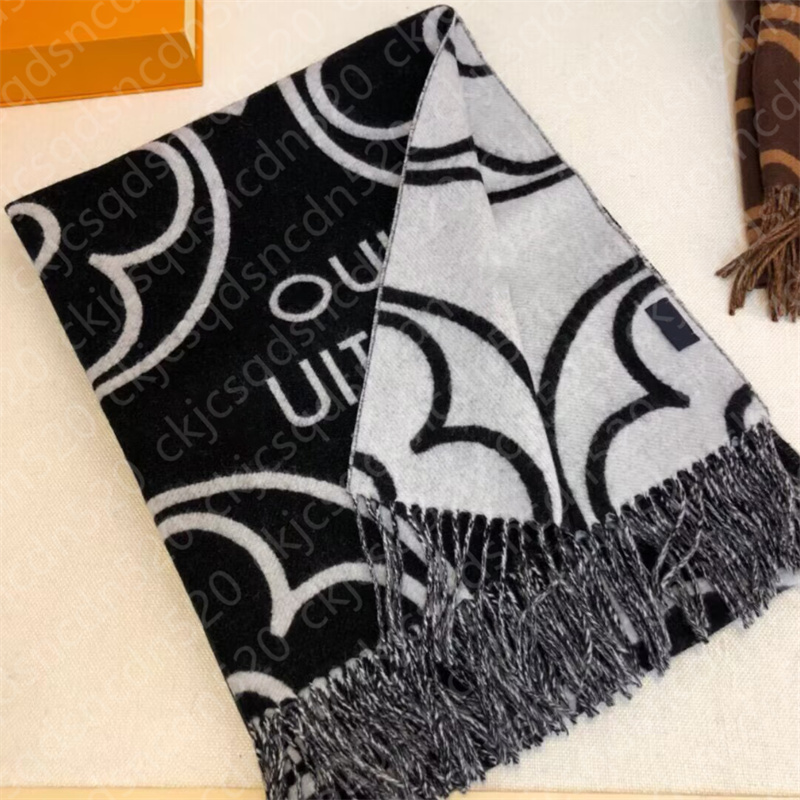 Designer cashmere scarf women wool scarf same Star's jacquard checkerboard autumn and winter fashion temperament warm tassel cashmere scarf Rowe shawl