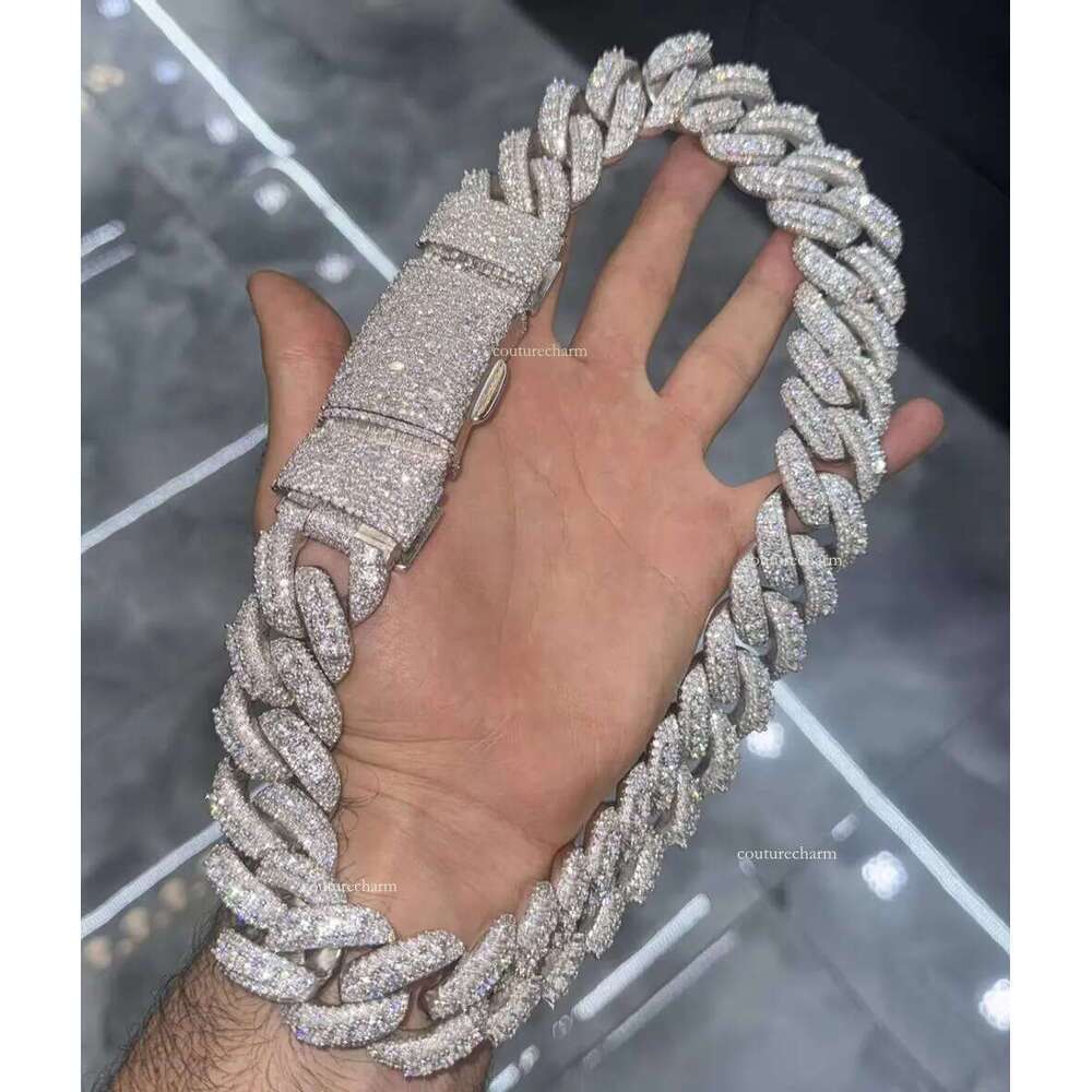 Yu Ying Customized Lock Heavy Hip Hop 30MM Iced Out Moissanite Raised S VVS Dia Cuban Link Chain Necklace