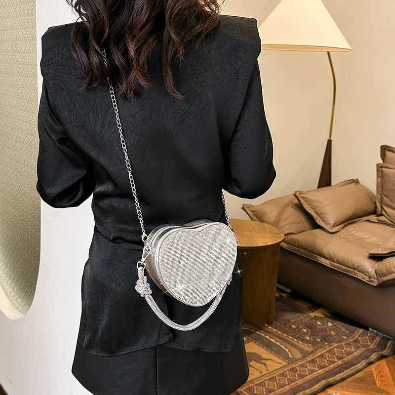 Luxury Diamonds Heart Design Handbags For Women Shiny Stone Women Shoulder Bag 2024 New Style Womens Bag Party Cute Purse Z251018