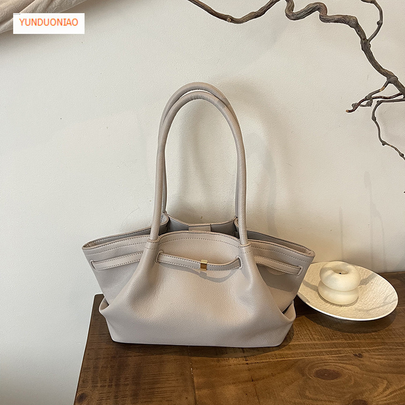 Fashionable large capacity luxury handbag commuting trend high-end armpit bag women's shoulder bag autumn and winter new designer bag