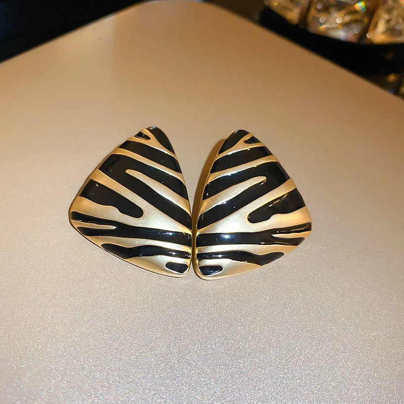 LATS Vintage Triangular Stud Earrings for Women Girls Striped Zebra Drip Oil Earring Party Gifts Fashion Jewelry Accessories 251013