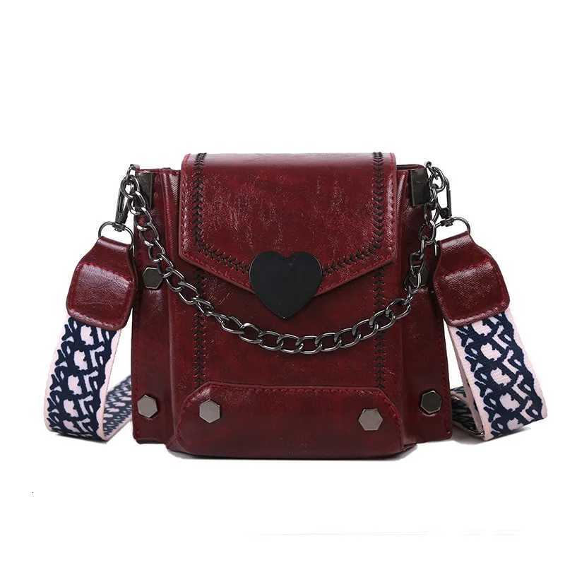 Womens Retro Shoulder Bag Fashion HeartShaped Hasp Crossbody Bags Chain Buckle Double Layer Small Square Messenger Bag Bolsos Z251018