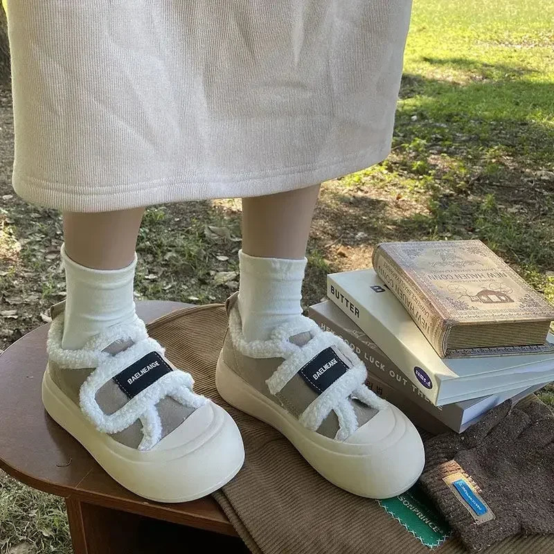 Winter Women Breathable Warm Sneakers White Wool Shoes Thick Heel Plaid Sneakers Casual Running Platform Lolita Shell Shoes 251013