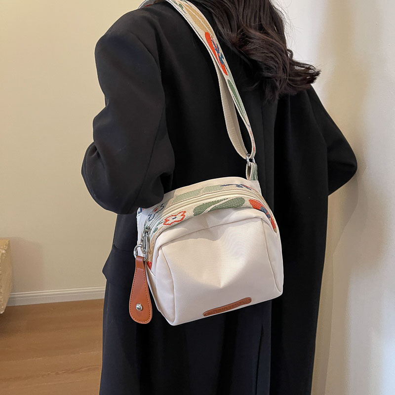 Luxury Brand Designer Bag New Canvas Shoulder Bag For Women, Large Capacity Crossbody Bag, Versatile Oxford Cloth Shell Bag With Copyright