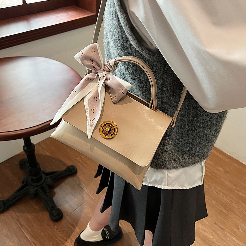 Free shipping designer Fashion Bags Handbag retro fashion versatile hand-held small square bag single shoulder crossbody bag luxurious