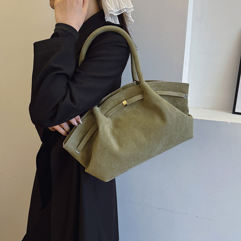 Luxury Brand Designer Bag Large Capacity Tote Bag For Women, Matte Texture, Fashionable New High-End Velvet Commuter Lazy Style Shoulder Bag