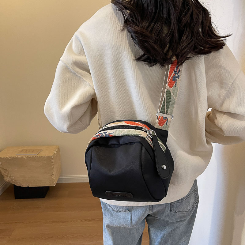 Luxury Brand Designer Bag New Canvas Shoulder Bag For Women, Large Capacity Crossbody Bag, Versatile Oxford Cloth Shell Bag With Copyright