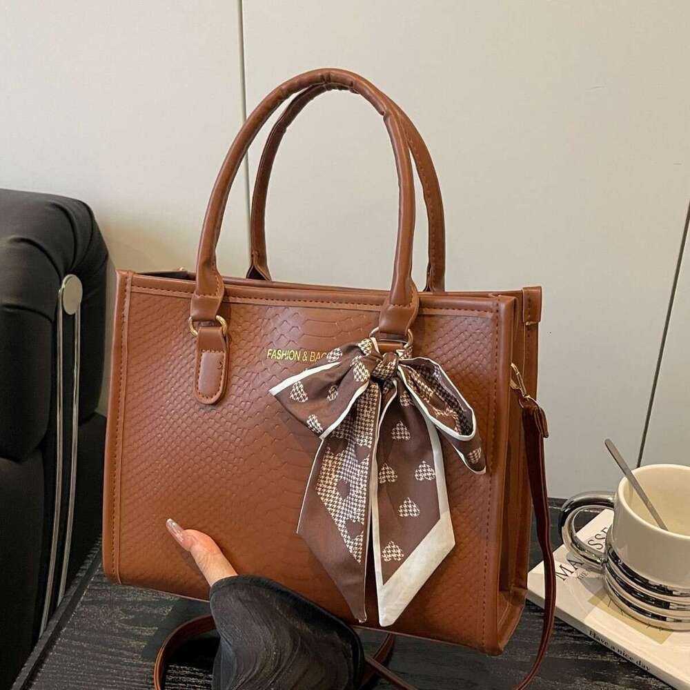 Designer Bag for Women Large Capacity Practical Women Fashion Trend Single Shoulder Crossbody Textured Handheld Commuter Tote Bag