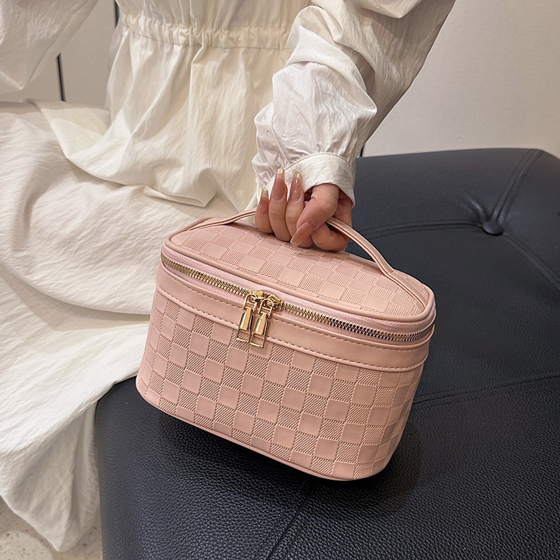 Luxury Brand Designer Bag New Checkerboard Makeup Bag Large Capacity Travel Portable Toiletry Bag Simple PU Leather High-Value Handheld Storage Bag
