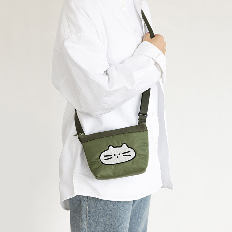 Designer Korean style crossbody bag, cat cartoon cute embroidered ID card small bag, lightweight nylon phone bag, shoulder bag
