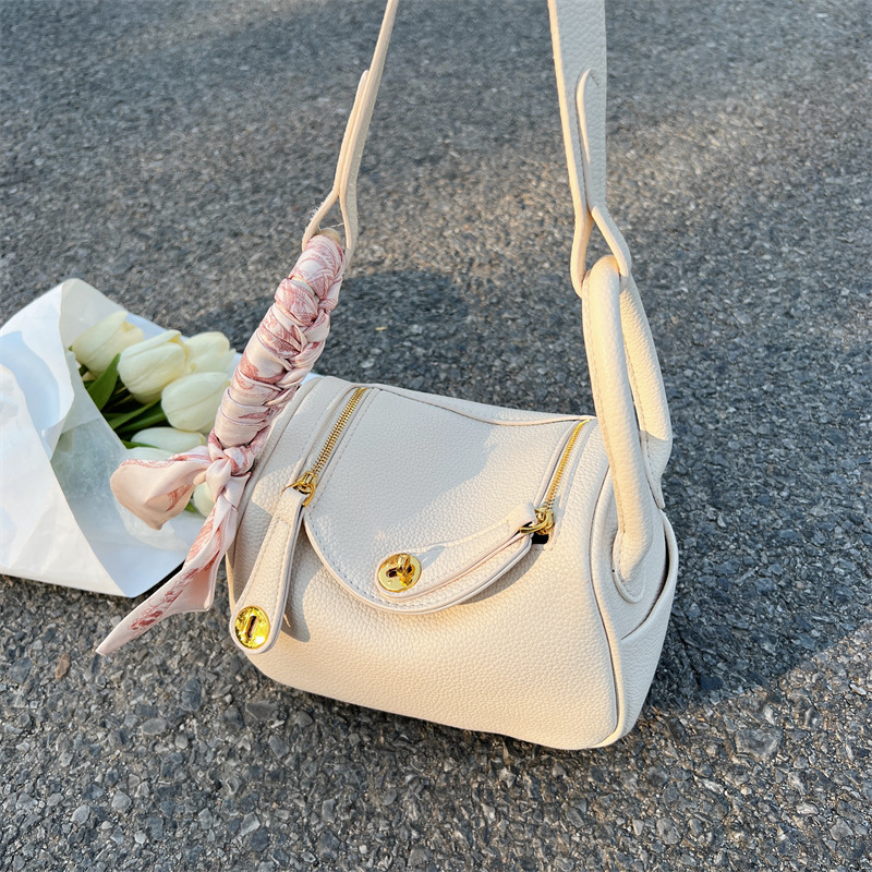 Free shipping designer Fashion Bags New high quality fashionable versatile single shoulder crossbody bag women Stylish Spiffy Practical Unique