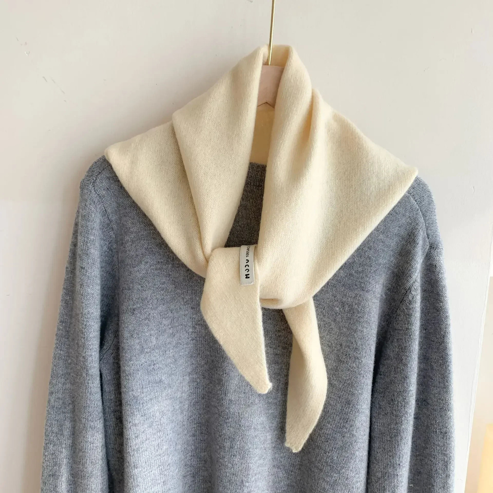 British Korean Triangle Scarf Niche Wool Triangular Scarf Women Headscarf Knitted Scarf Multifunctional Warm Knitted Scarf 251016