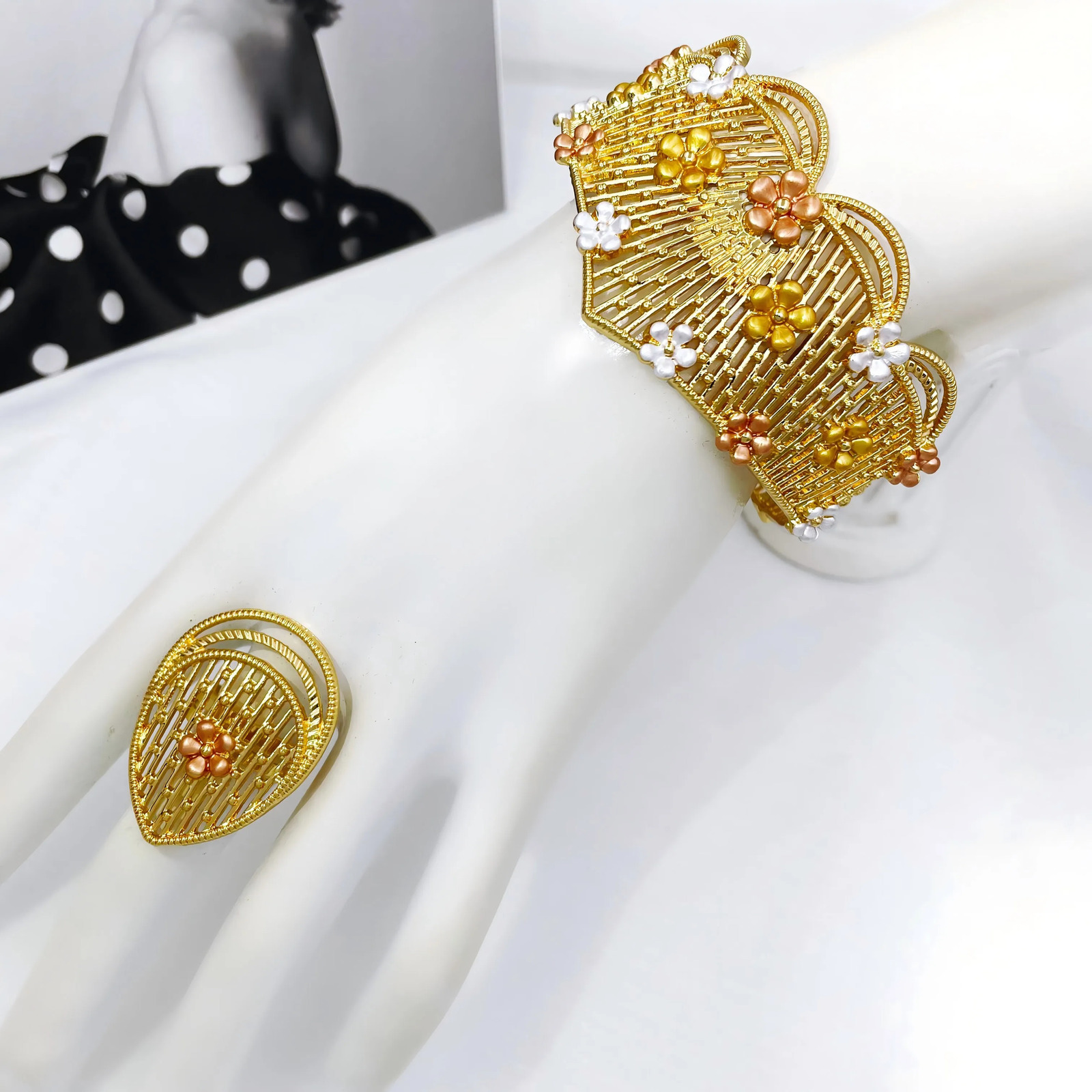 Jewelry Set For Women Tricolor Plating Necklace Earrings Bangle And Ring Full Set Jewelry Wedding Party Gift 251016