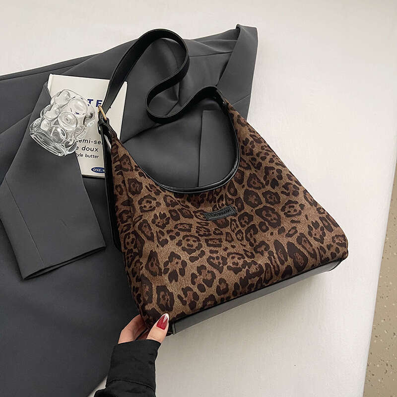 Designer Bag Luxury Bag Leopard Print Women's 2025 Autumn Trendy Shoulder Bag Commuting Shoulder Large Capacity Tote Crossbody