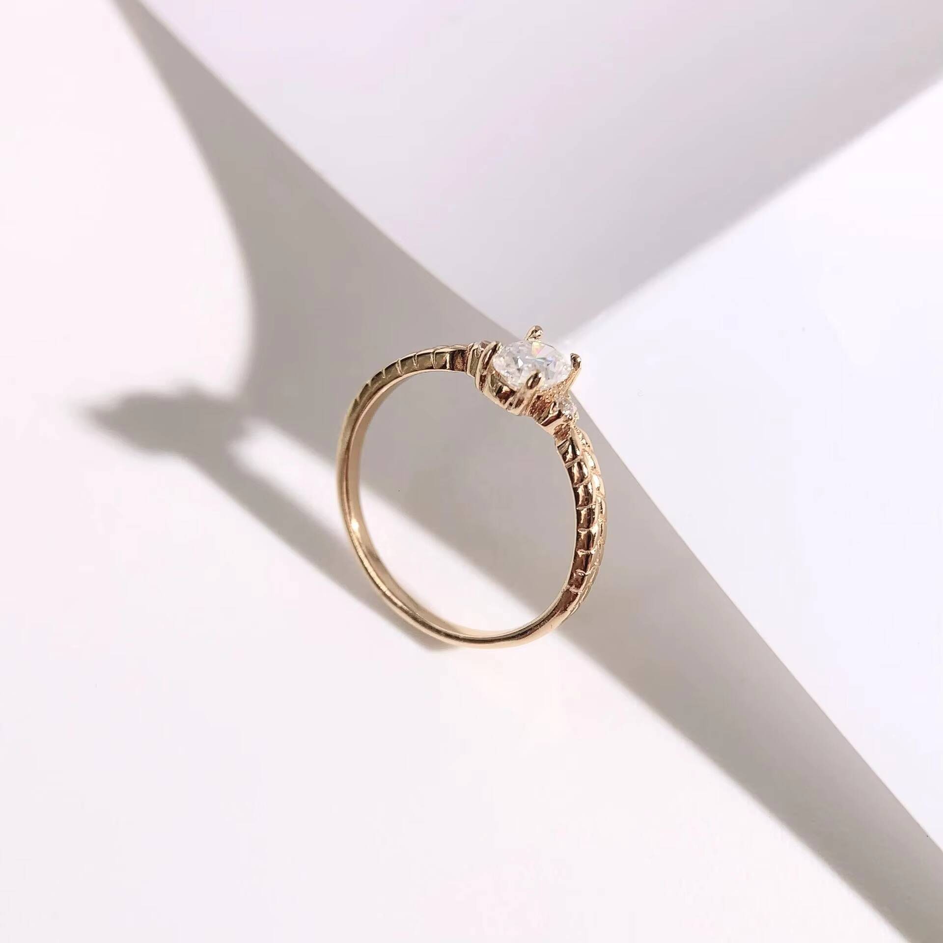 Minimalist Design Moissanite Jewelry S925 Sterling Silver Plated Gold 05CT Oval Solitaire Moissanite Engagement Ring for Women