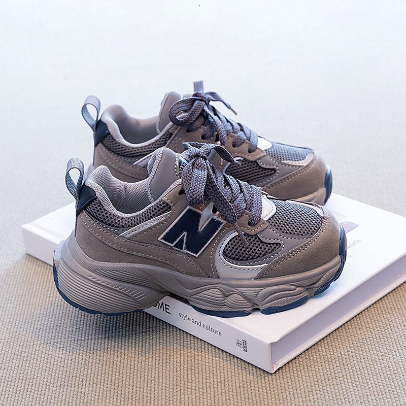 New designer children's shoes for boys and girls, fashionable and breathable casual shoes, popular outdoor anti slip sports shoes