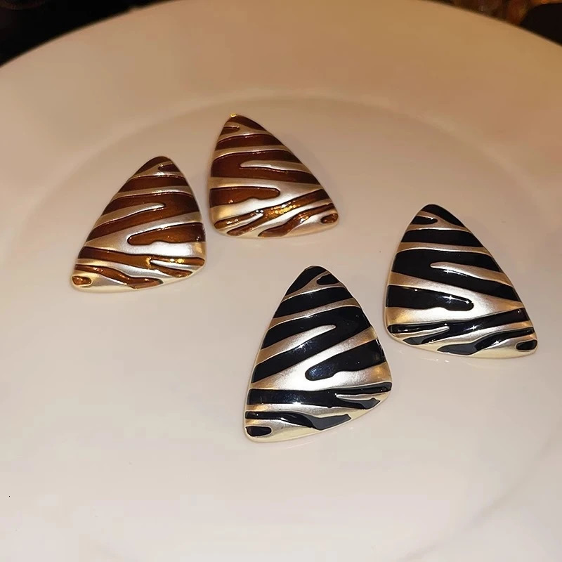 LATS Vintage Triangular Stud Earrings for Women Girls Striped Zebra Drip Oil Earring Party Gifts Fashion Jewelry Accessories 251013