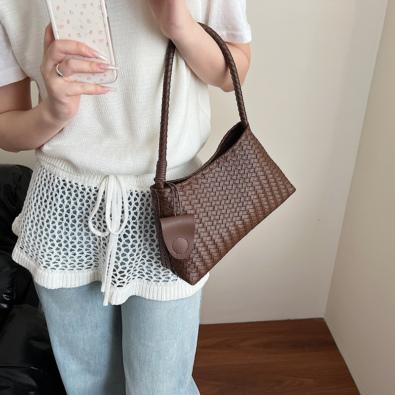 Luxury Brand Designer Bag French Style High-End Niche Design Woven Underarm Bag 2025 New Handheld Simple Casual Shoulder Bucket Bag