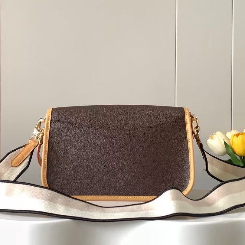 Elegant Real Leather Tote Compact & Stylish Accessory by Top Brand