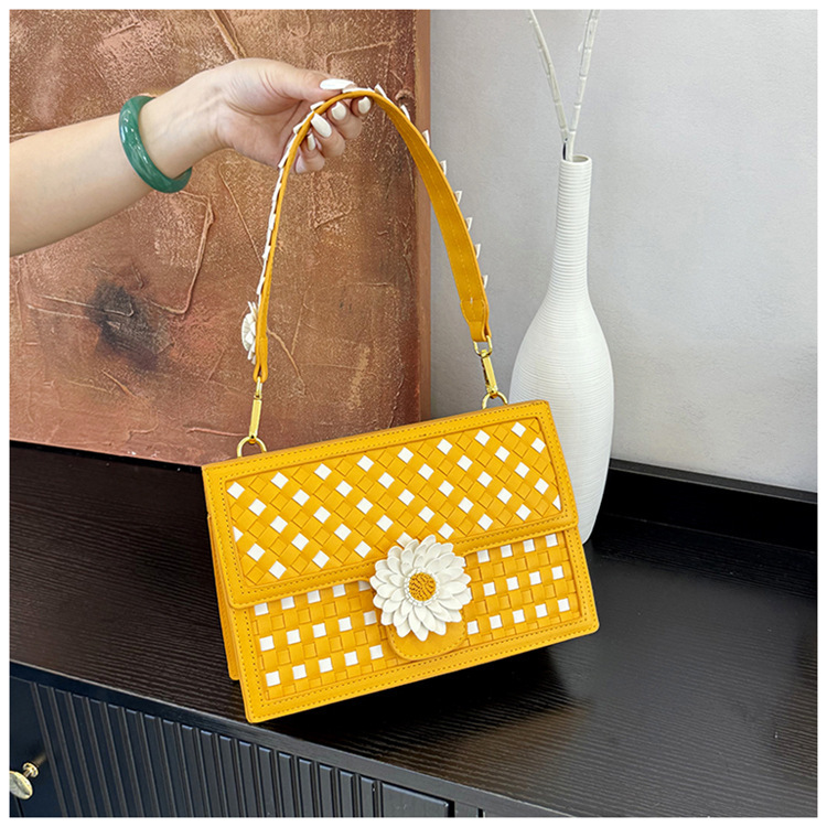 Luxury Brand Designer Bag 2025 Jelly Bag Casual Hollow Out Bag Small Bag Chain Crossbody Bag Woven Fashion Single Shoulder Bag Versatile