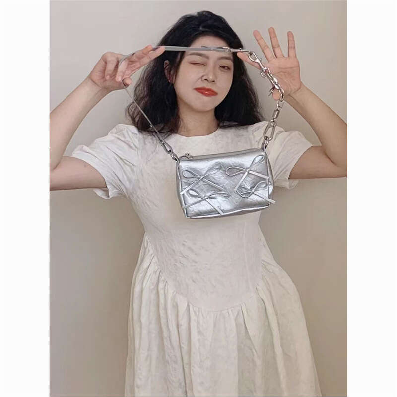 High-Value Ins Niche Designer Bags Mini Silver Bow Shoulder Small Designer Bags Square Chain Underarm Designer Bags Bag for Women