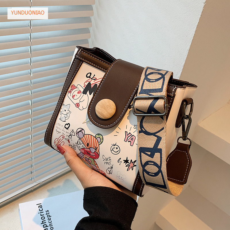 New autumn and winter designer bags trendy luxury handbags women's crossbody bags new fashion broadband cartoon teddy bear pattern bucket bags
