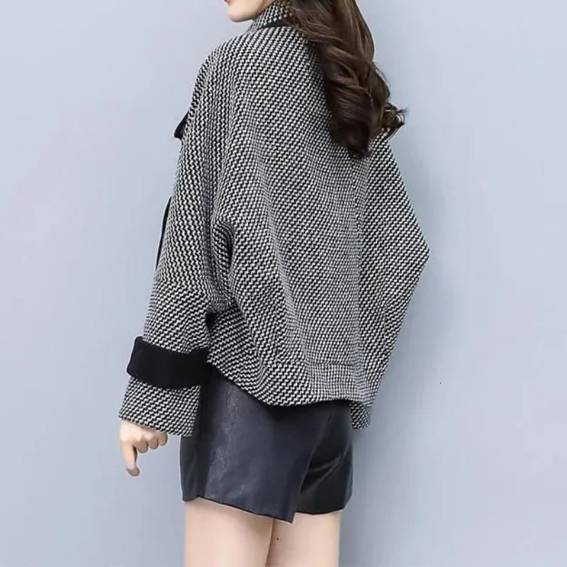 Very Warm Coats Vintage Crop Plaid Jackets Tweed Womens Jacket Heavy Clothes Outerwear Woolen Clothing Winter Coat Woman 251009