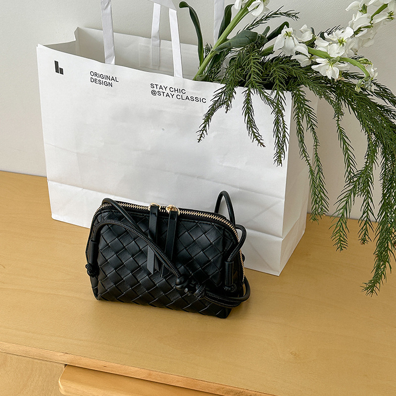 Luxury Brand Designer Bag Korean Style Fresh Niche Women's Bag 2025 Spring Summer New Soft Woven Bag Women's Single Shoulder Crossbody Shell