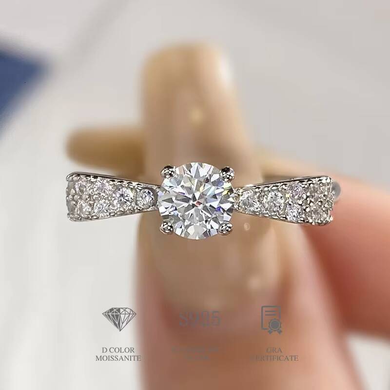 Fashion Jewelry Gra VVS 05Ct Lovely Bowknot Diamond Moisssanite 925 Sterling Silver Rings for Women Lady Wedding Engagement