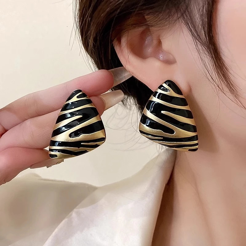 LATS Vintage Triangular Stud Earrings for Women Girls Striped Zebra Drip Oil Earring Party Gifts Fashion Jewelry Accessories 251013