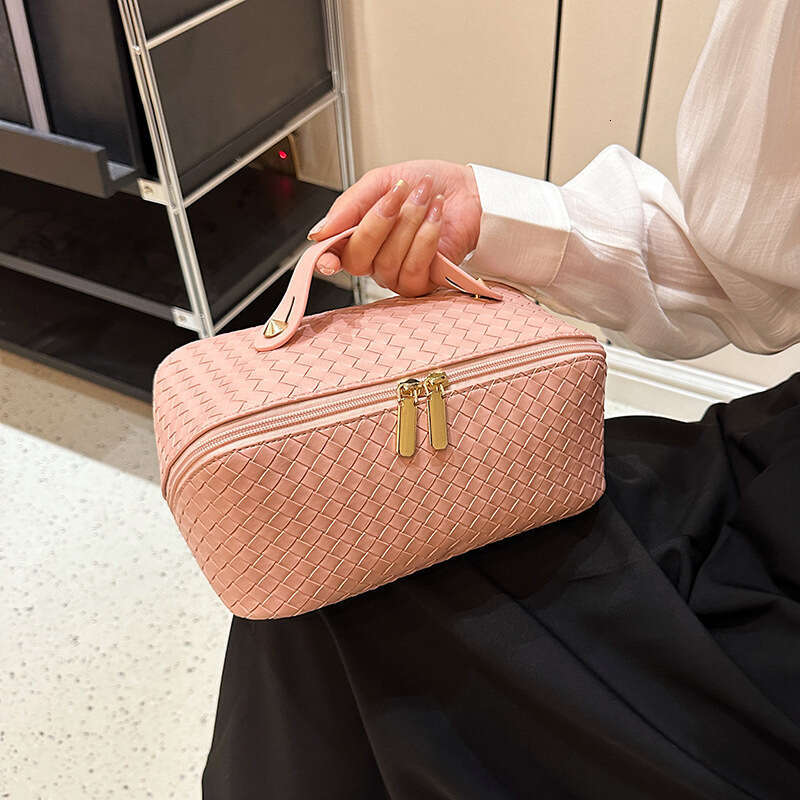 Designer Bag Luxury Bag New Woven Pattern For Women, Large Capacity, Portable, High-End Feel, Super Popular Shoulder Bag Travel Makeup And Toiletries 