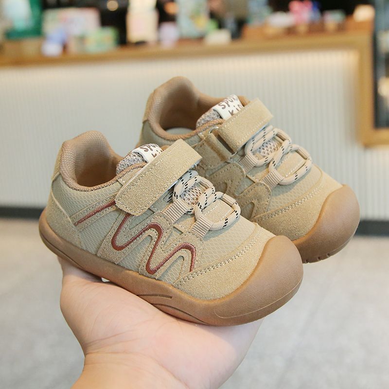 New children's sports shoes for boys and girls, anti slip and lightweight training shoes, fashionable soft soled running shoes, designer shoes