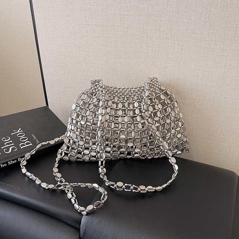 Luxury Brand Designer Bag Luxury Brand Designer Bag French Style Light Luxury Handmade Beaded Woven Shoulder Bag 2025 Summer Metal Design Hollow Versa