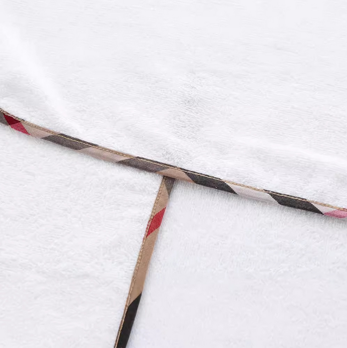 New summer style baby printed one-piece jumpsuit. It's a short-sleeved cotton romper with a round neck and shoulder buttons for babies.70*70