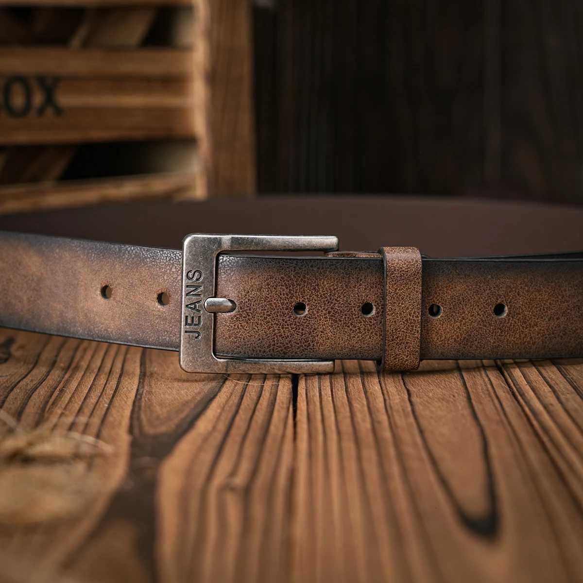 A mens and womens casual retro belt Western style PU leather belt with metal buckle suitable for daily work wear W251018