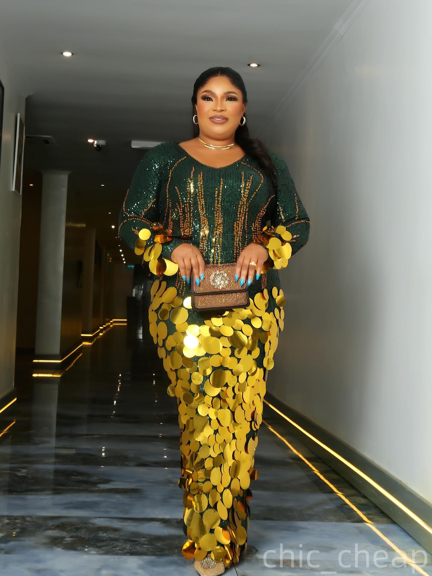 Sheath Dark Green Plus Size Prom Dresses 2025 V-neck Beaded Sequins Long Sleeves Evening Formal Party Second Birthday Engagement Gowns Dress For Speci