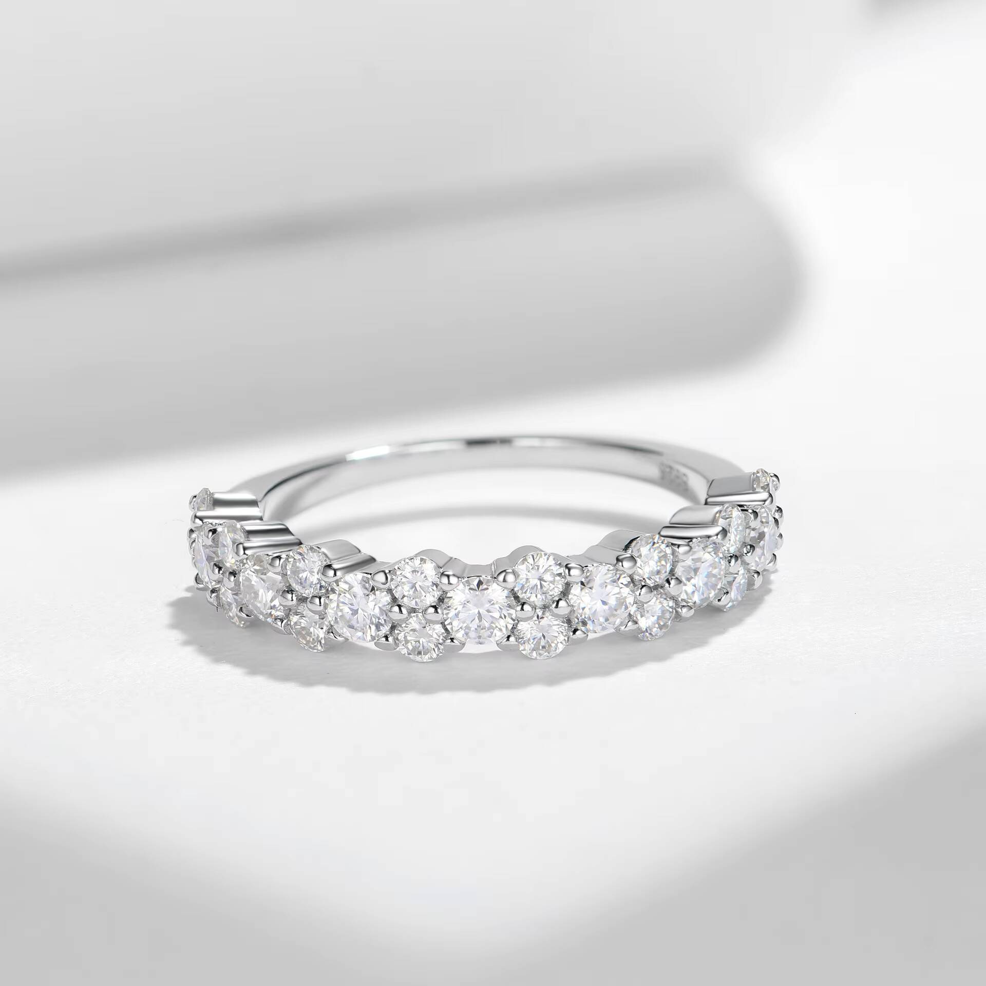 Fashion Moissanite Jewelry S925 Silver White Gold Plated VVS1 Full Moissanite Diamond Row Band Ring for Women