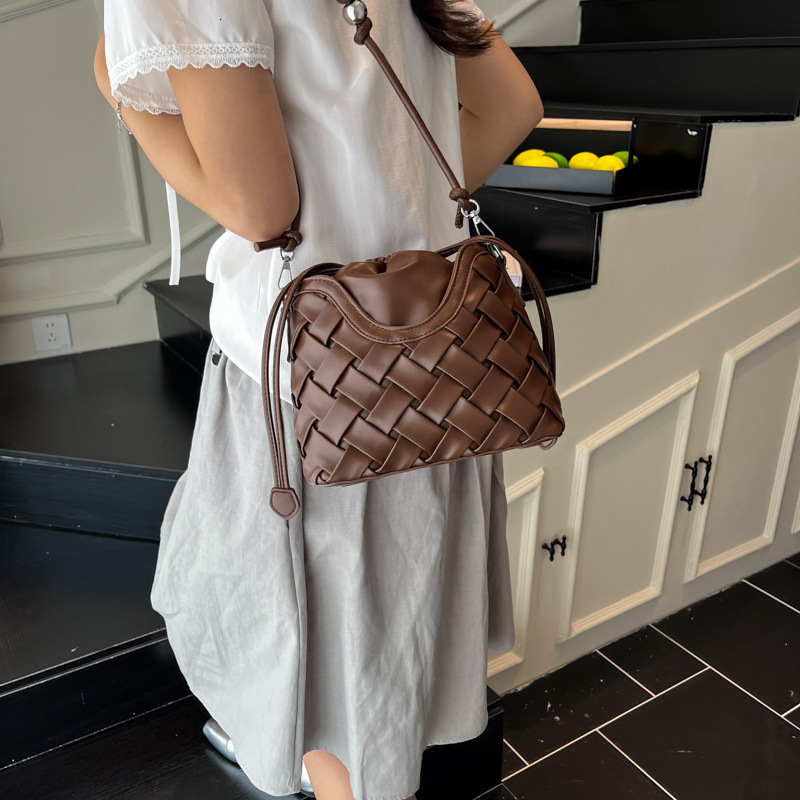 Luxury Brand Designer Bag High-End Luxury Woven Handbag For Women 2025 Summer Fashion Versatile Bucket Bag Casual Shoulder Crossbody Bag