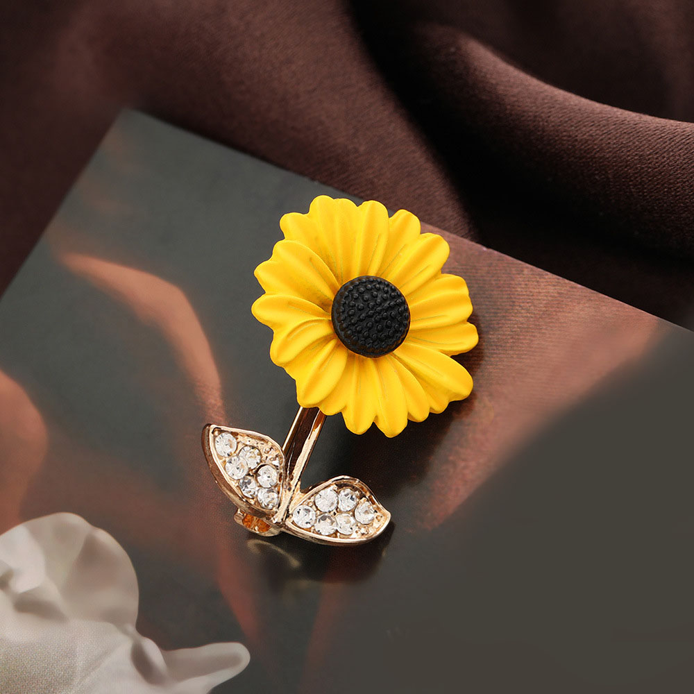 Creative Sunflower Brooch Pins for Women European Popular Design Flora Flower Crystal Brooches Collar for Blazer Shirt Hat Scarf Accessories Jewelry G
