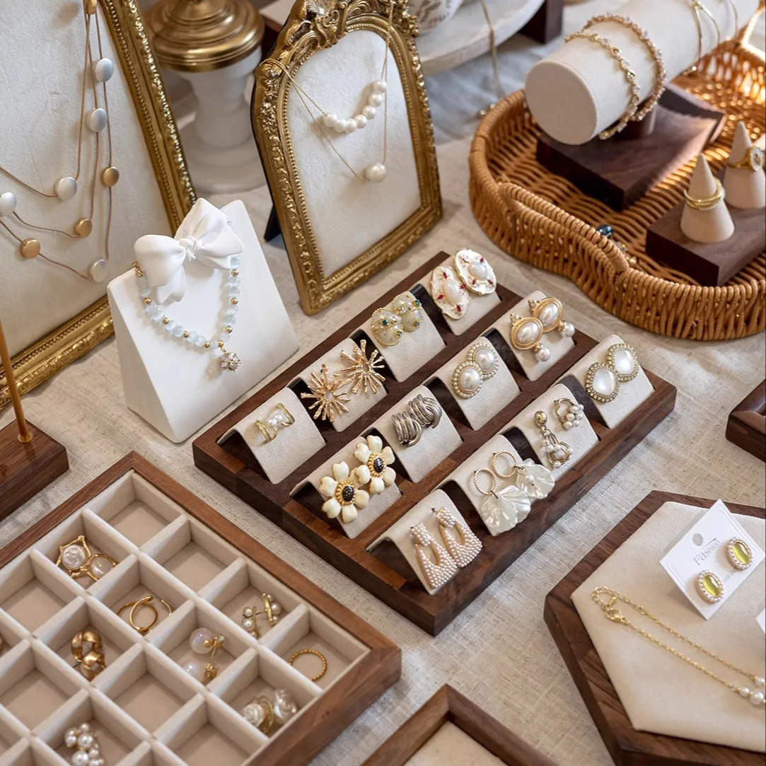 Vintage Po Frame Style Jewelry Display Stand Necklace Bust Earring Holder with Tray for Bracelets Rings Retro Showcase P 251016