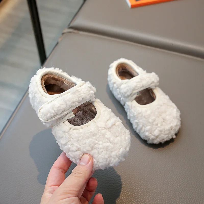 Girls Moccasins Cute Versatile Kids Flat Shoes with Fur Korean Style Winter Children Princess Shoes Solid Color Elegant 251014