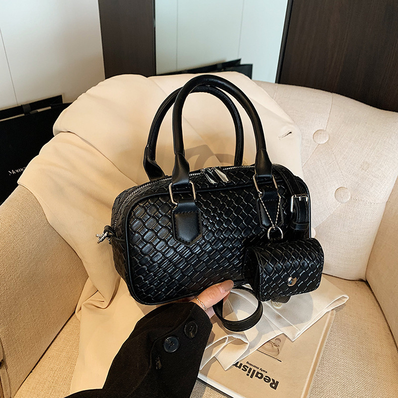 Luxury Brand Designer Bag Woven Pattern Bag For Women, Autumn And Winter 2025 New Niche Design Crossbody Bag, High-End Fashionable Handheld Pillow Bag